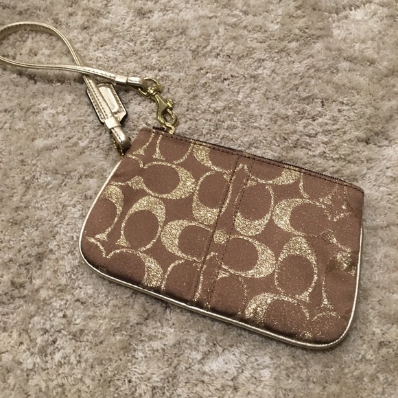Coach Poppy Wristlet NWOT - Picture 1 of 3